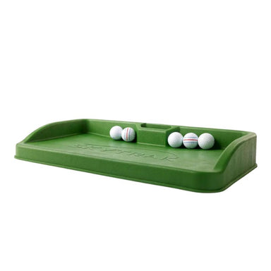 Baltray SkyTrak zijaanzicht witte achtergrond met golfballen erin