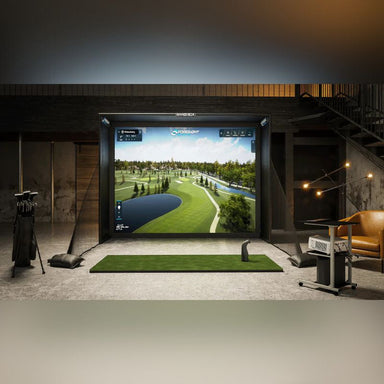Foresight Sports GC3 Golf Simulator, Vorderansicht, verwendet im Wohnzimmer