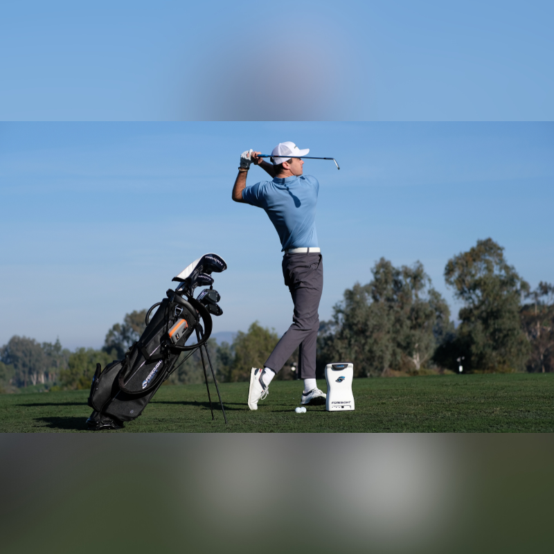 Foresight Sports QuadMax Launch Monitor, Lifestyle-Foto, Mann beim Golfen