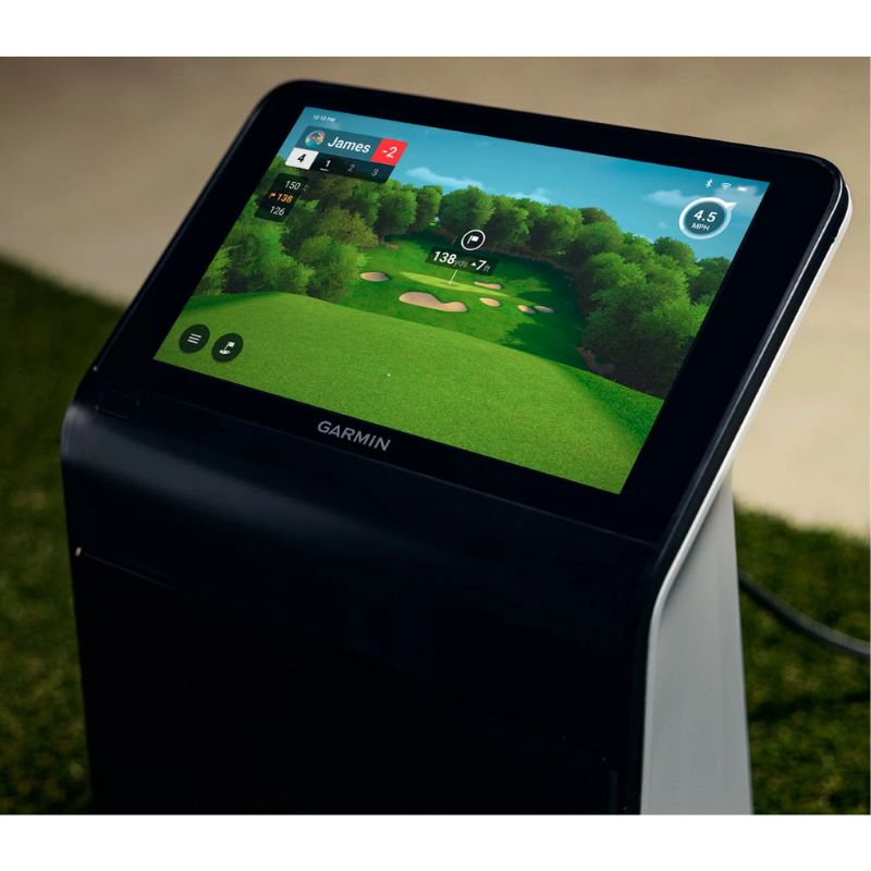 Garmin Approach R50 Launch Monitor, Vorderansicht, herangezoomt auf den Launch-Bildschirm.