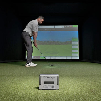 Golfsimulator Flightscope Mevo+ 2024 Edition Beispiel für die Nutzung im Innenbereich 