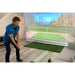 HomeCourse Pro Screen 180 Golfkaefig im Wohnzimmer und mit Golfer der den Ball schlägt