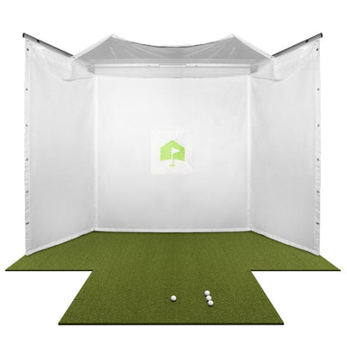 HomeCourse Pro Screen 180 Golfkaefig mit Turfmatte und weißem Hintergrund