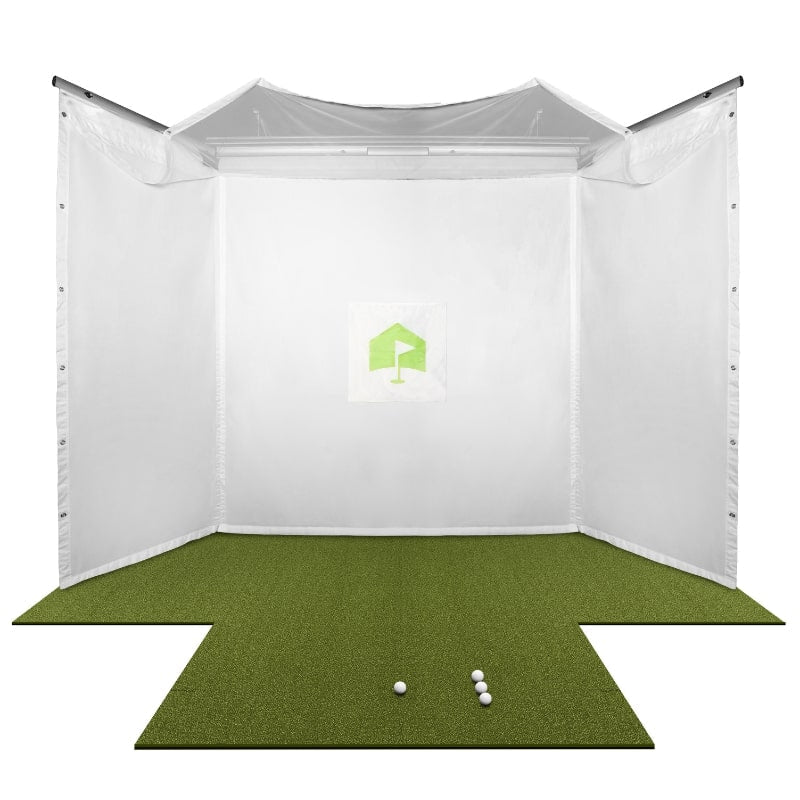 HomeCourse Pro Screen 180 Golfkaefig mit Turfmatte und weißem Hintergrund