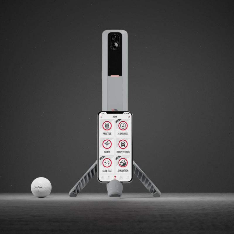 Rapsodo MLM2Pro Launch Monitor, schwarzer Hintergrund mit Telefon und Golfball