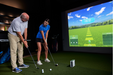 SkyTrak Launch Monitor Indoor gebruik door opa en kleindochter (of andere golfer)